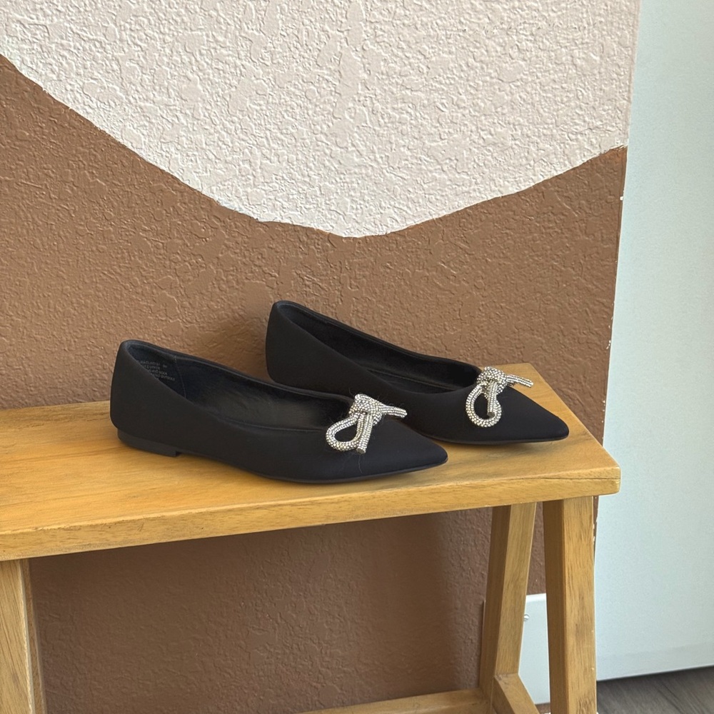 Steve Madden black pointed-toe flats | Size 6